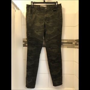 Zara Camo Skinny Utility Jeans (10) Ankle Zips